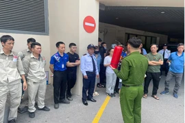 Trang bị kỹ năng sinh tồn trong đám cháy tại Trung tâm thương mại Mipec Riverside