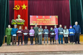 Mang Tết sớm đến với đồng bào nghèo ở Lào Cai