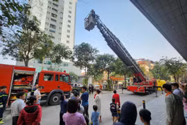 Cư dân nhà cao tầng được trải nghiệm, thực hành chữa cháy và cứu nạn, cứu hộ 