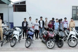 Cơ quan Công an triệu tập nhóm thanh, thiếu niên lái xe lạng lách