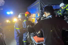 Kịp thời cứu nạn nhân mắc kẹt trong ca bin ô tô bị tai nạn