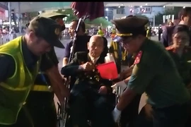 Công an Hà Nội hỗ trợ nhiều người dân đuối sức được chăm sóc y tế