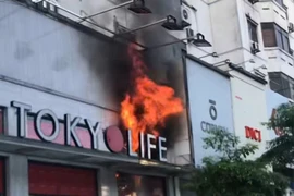 Xử lý nhanh vụ cháy cửa hàng thời trang ở phố Phạm Ngọc Thạch