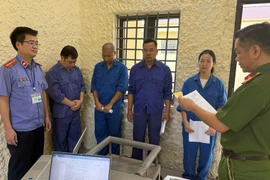 Khởi tố Phó giám đốc Bệnh viện Phổi Hà Nội cùng 10 bị can 