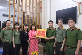 Lãnh đạo Công an Hà Nội tri ân gia đình liệt sỹ, cán bộ lão thành cách mạng