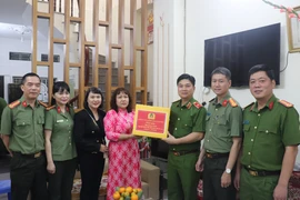 Lãnh đạo Công an Hà Nội tri ân gia đình liệt sỹ, cán bộ lão thành cách mạng