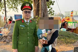 Kịp thời giúp đỡ cháu bé bị lạc tại chùa Trấn Quốc