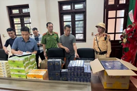 Nhập hàng cấm về giấu ở nhà...bố vợ