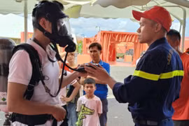 Trải nghiệm, thực hành chữa cháy, cứu nạn tại triển lãm “Công an nhân dân - 80 năm vì An ninh Tổ quốc, vì hạnh phúc nhân dân”