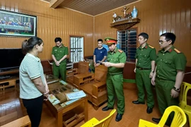 Khởi tố bị can nhóm đối tượng “Làm giả tài liệu của cơ quan, tổ chức”