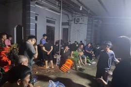 Công an Hà Nội huy động lực lượng hỗ trợ, giúp dân vùng ngập sâu tại các xã Nội Bài, Trung Giã, Đa Phúc, Sóc Sơn