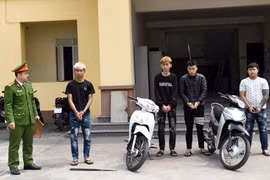 Truy bắt nhóm đối tượng dùng hung khí chặn đường phụ nữ cướp tài sản