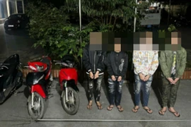 Làm rõ nhóm thiếu niên dùng tuýp sắt gắn đinh ba cướp xe máy trong đêm