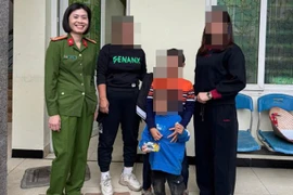Công an xã Đông Anh giúp tìm người thân cho cháu bé bị lạc