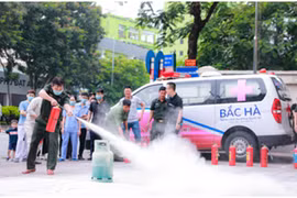 Nâng cao kỹ năng chữa cháy, cứu nạn, cứu hộ cho cán bộ, nhân viên Bệnh viện đa khoa quốc tế Bắc Hà 