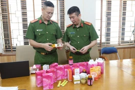 Phát hiện xe đầu kéo chở hàng chục tấn hàng lậu