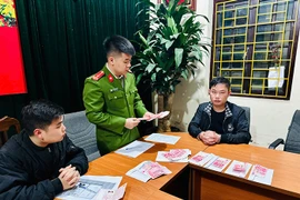 Bắt giữ đối tượng lưu hành tiền giả