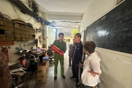 Tuyên truyền, vận động người dân tự trang bị bình chữa cháy