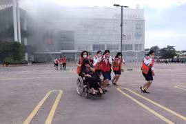 Diễn tập phương án chữa cháy, tìm kiếm cứu nạn tại Trung tâm thương mại AEON MALL Long Biên