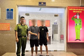 Thuyết phục nam thanh niên từ bỏ ý định tiêu cực ở cầu Nhật Tân