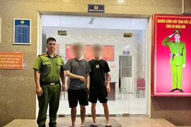 Thuyết phục nam thanh niên từ bỏ ý định tiêu cực ở cầu Nhật Tân