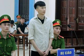 Nhân viên quán karaoke cất giấu 30 nghìn viên ma túy tổng hợp