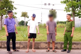 Dựng hiện trường vụ đối tượng dùng dao chém gây thương tích người đi đường