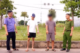 Dựng hiện trường vụ đối tượng dùng dao chém gây thương tích người đi đường