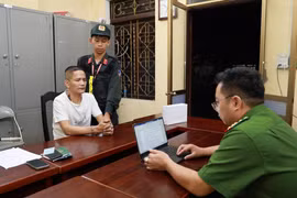 Giấu ma túy trong khoang máy xe ô tô