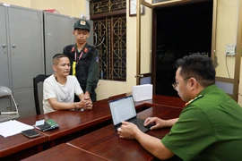 Giấu ma túy trong khoang máy xe ô tô