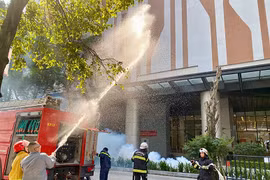 Diễn tập xử lý tình huống cháy giả định tại Chung cư The Diamond Residence