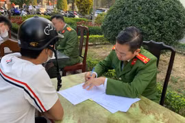 Tạm giữ hơn 50 phương tiện tại khu vực “Cây cô đơn” ở tỉnh Bắc Ninh