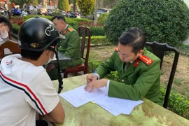 Tạm giữ hơn 50 phương tiện tại khu vực “Cây cô đơn” ở tỉnh Bắc Ninh