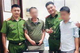 Công an phường Hồng Hà thuyết phục một người từ bỏ ý định tiêu cực