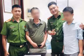 Công an phường Hồng Hà thuyết phục một người từ bỏ ý định tiêu cực