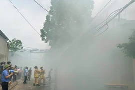 Người dân phường Bồ Đề xử lý hiệu quả vụ cháy giả định