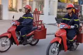 Xe mô tô chữa cháy tiếp cận ngõ nhỏ hiệu quả nhất 