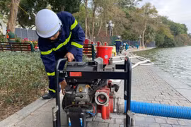 Các trang thiết bị chữa cháy hiện đại sẵn sàng bảo vệ trận địa pháo hoa ở Thủ đô Hà Nội