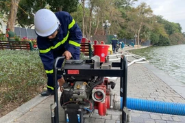 Các trang thiết bị chữa cháy hiện đại sẵn sàng bảo vệ trận địa pháo hoa ở Thủ đô Hà Nội
