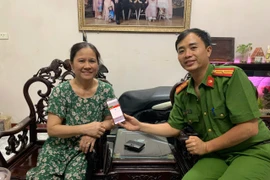 Người dân trên địa bàn quận Tây Hồ phát huy quyền làm chủ trong việc góp ý sửa đổi, bổ sung một số điều của Hiến pháp năm 2013