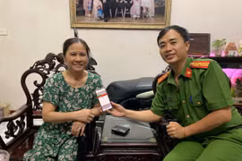 Người dân trên địa bàn quận Tây Hồ phát huy quyền làm chủ trong việc góp ý sửa đổi, bổ sung một số điều của Hiến pháp năm 2013