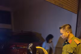 Kịp thời cứu bà cụ bị mắc kẹt trong đám cháy