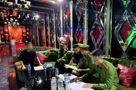 Công an phường Tây Hồ kiểm tra, xử lý các cơ sở kinh doanh hoạt động sau 24 giờ