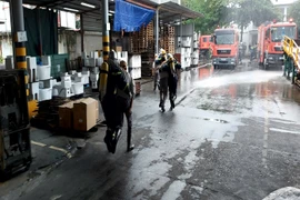 Xử lý nhanh sự cố cháy giả định tại kho chứa hàng thành phẩm do chập điện