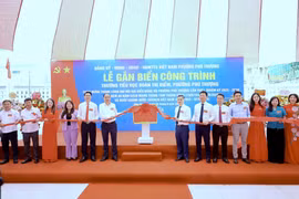 Phường Phú Thượng gắn biển công trình chào mừng Đại hội Đảng bộ và 80 năm Quốc khánh 2/9