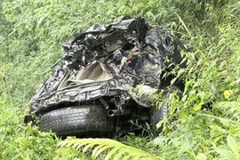 Phát hiện thi thể người và ô tô dưới vực sâu ở Mẫu Sơn