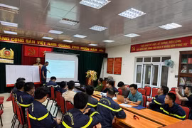 Cảnh sát phòng cháy huấn luyện phương án tác chiến trong ngõ sâu trên 200m