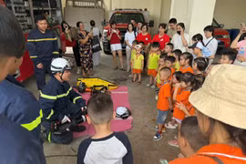 Hướng dẫn tuyên truyền, trải nghiệm kỹ năng thoát nạn, chữa cháy cho cơ sở mầm non