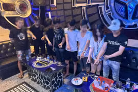 Công an Hà Nội triệt phá 2 cơ sở kinh doanh có hành vi mua bán, tổ chức sử dụng trái phép chất ma túy