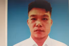 Dùng xuồng máy tổ chức cho người khác nhập cảnh trái phép